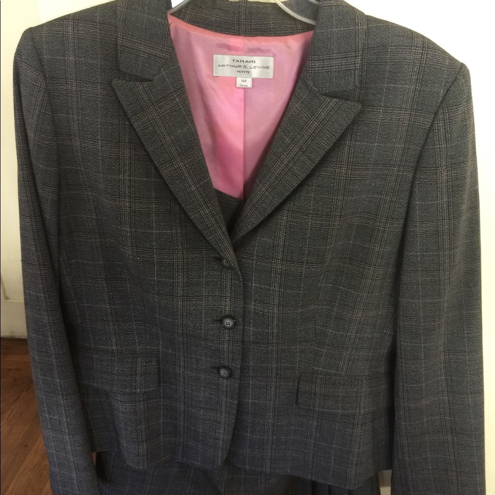 NWT Grey Tahari Arthur’s Levine blazer&skirt